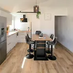 2 Bedroom Cozy In La Presqu' *