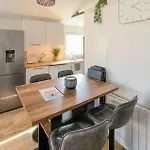 2 Bedroom Cozy In La Presqu' Holiday home *