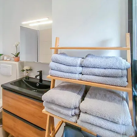 2 Bedroom Stunning In La Presqu' *