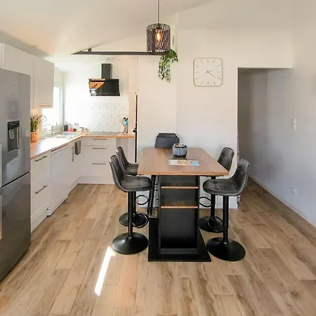 2 Bedroom Stunning In La Presqu' *
