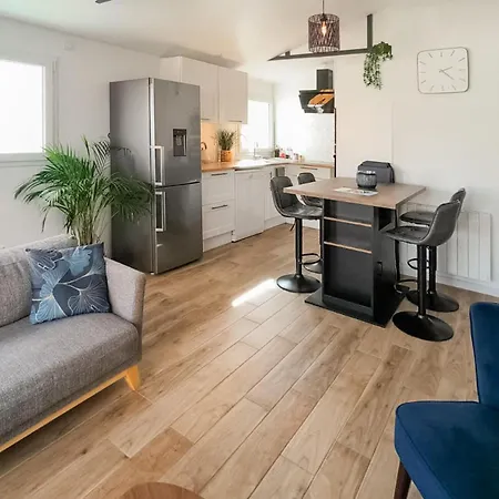 2 Bedroom Cozy In La Presqu' Holiday home